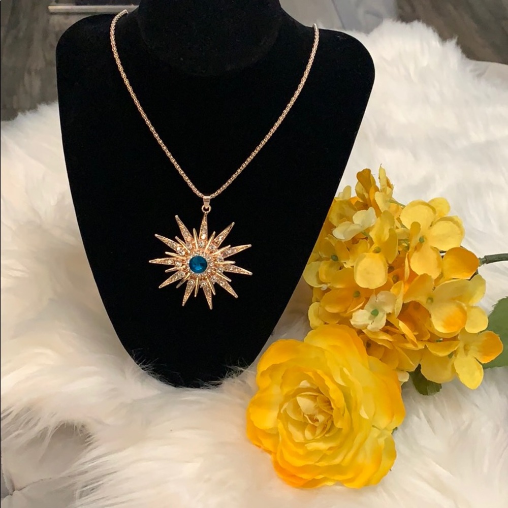 NEW! Betsey Johnson Star Pendant Necklace - Picture 2 of 3